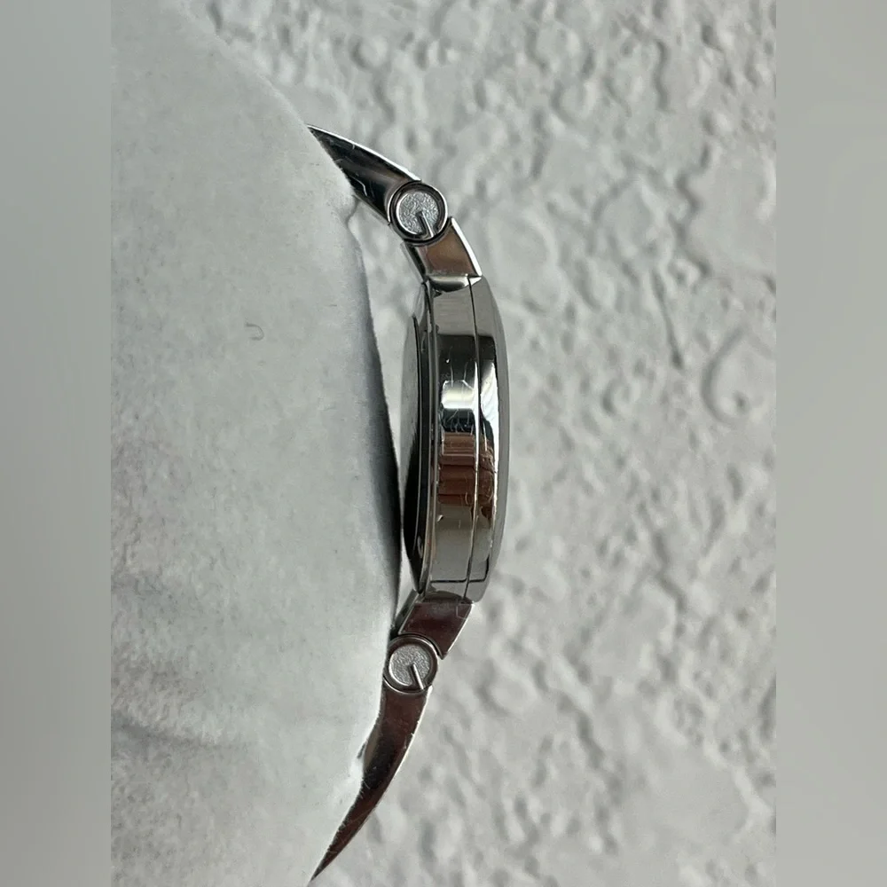 Gucci bangle 105 ladies Watch model YA105518 sherry line. - Picture 5 of 15